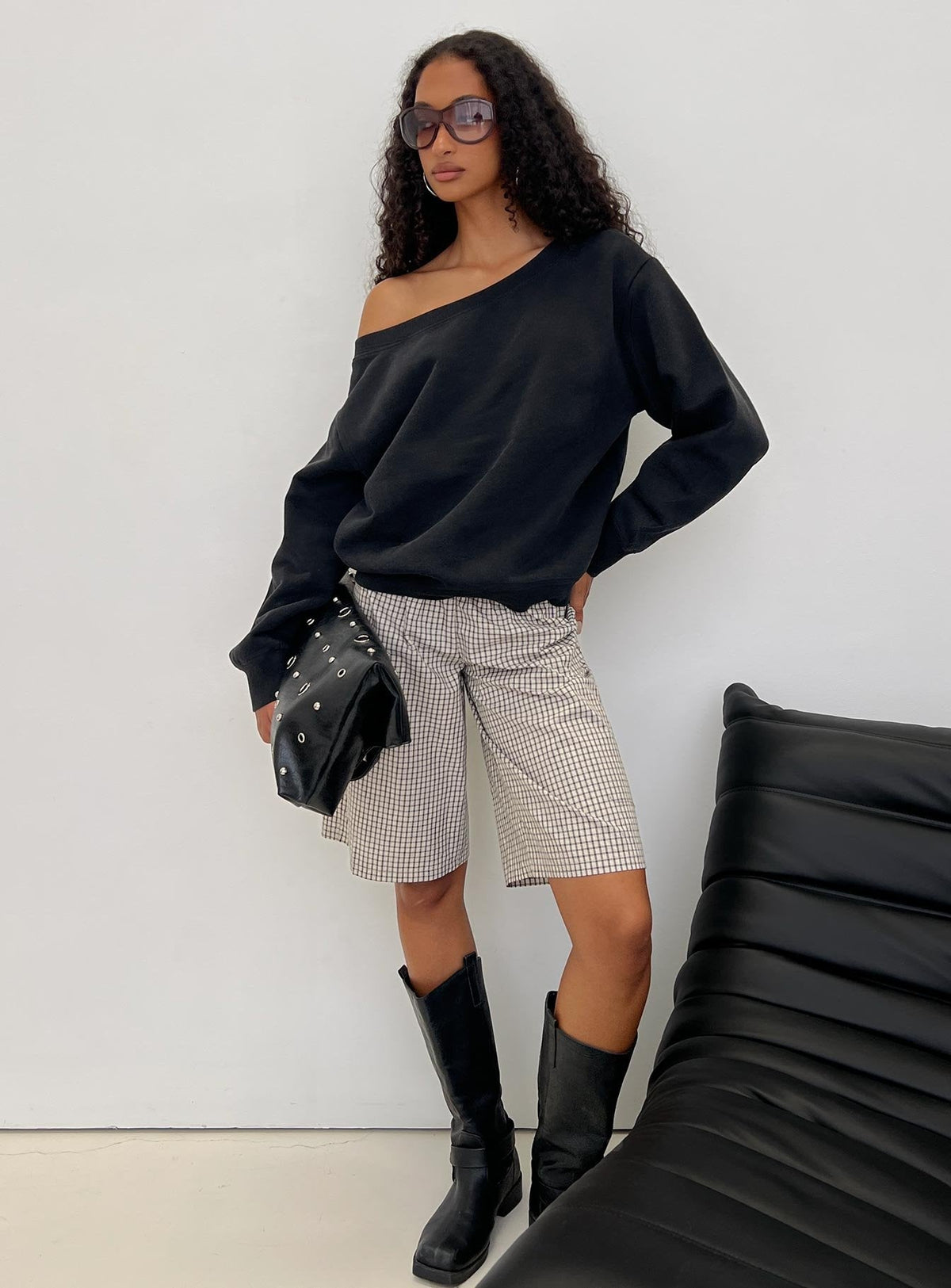 Wellness Off the Shoulder Sweatshirt Washed Black