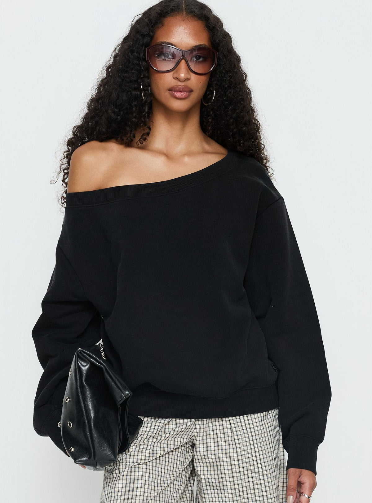 Wellness Off the Shoulder Sweatshirt Washed Black