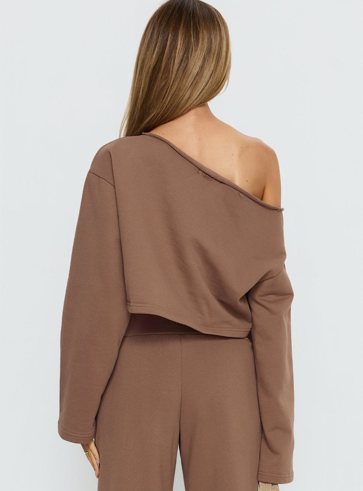 Retreat Raw Edge Off Shoulder Sweatshirt Cocoa