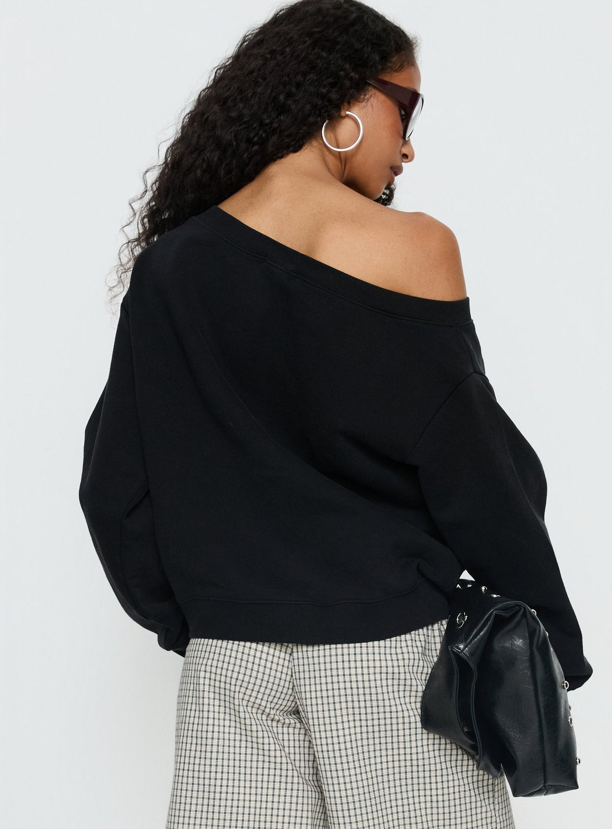 Wellness Off the Shoulder Sweatshirt Washed Black