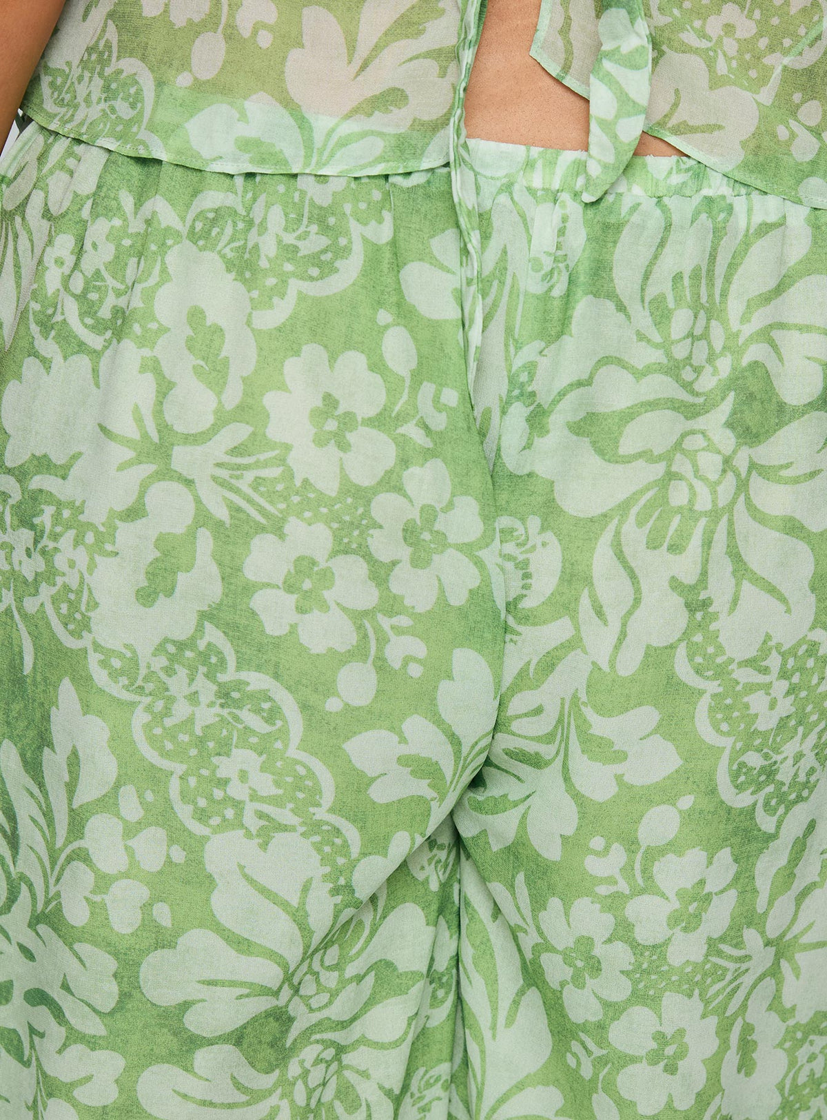 Finesse Pants Green Floral Curve